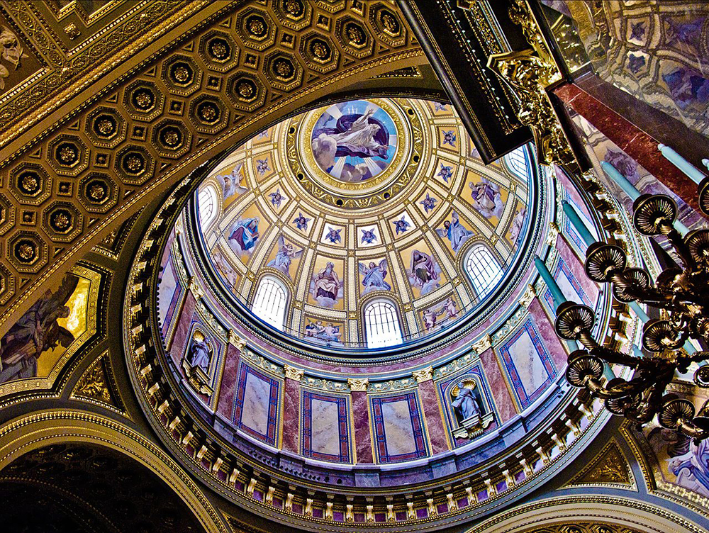 1280px-Cupola_of_the_St._Stephen's_Basilica_in_Budapest